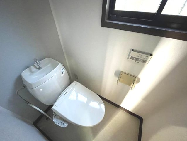 茂原市千町　中古戸建のトイレ|内装リフォーム済み　敷地約265坪 家庭菜園・ドックラン・バーべキューが可能です 軽量鉄骨