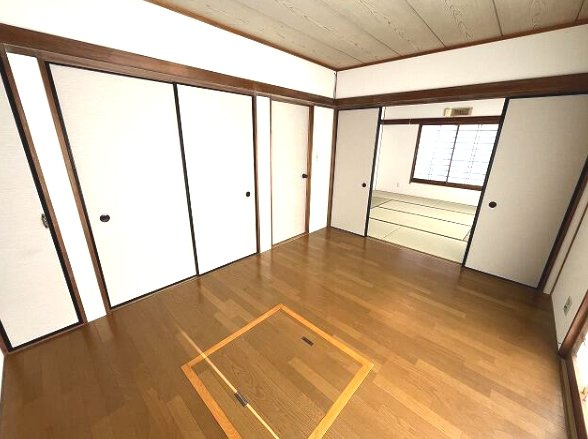 茂原市千町　中古戸建の洋室|内装リフォーム済み　敷地約265坪 家庭菜園・ドックラン・バーべキューが可能です 軽量鉄骨