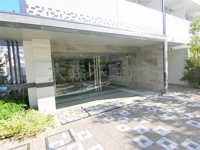 ラフィネジュ大森のエントランス