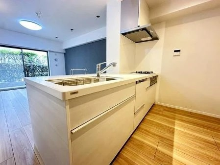 Angel氷川台コートⅠのキッチン|ご家族の様子を見ながら料理が可能な対面式キッチン
食器洗い乾燥機付きで家事の時短にもつながります