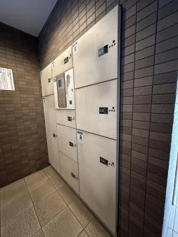 Angel氷川台コートⅠの設備|宅配ボックスも完備しており、配送予定がある時も安心して外出していただけます