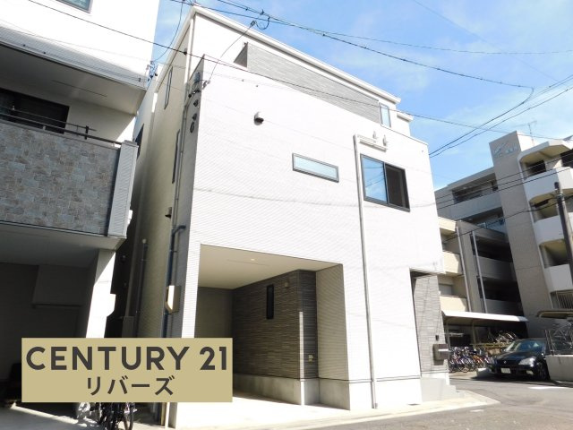 名古屋市港区九番町４丁目の中古一戸建の外観|☆令和４年９月築の築浅物件☆　　　いつでもご案内出来ます♪（お問合せ当日、平日、水曜、夜間の見学でもＯＫ）　名港線「東海通」駅徒歩４分♪　令和８年３月リフォーム済！　南西角地！　ビルトインガレージ♪