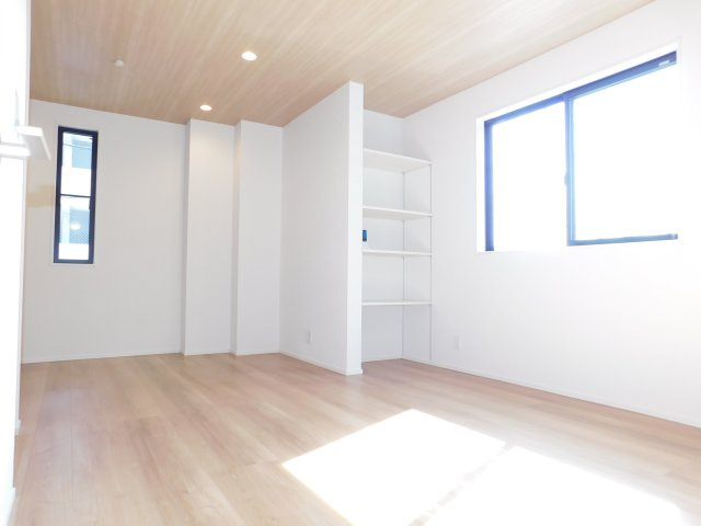 名古屋市港区九番町４丁目の中古一戸建の居間・リビング|◇リビング◇　　明るいリビング約１３．７帖　外からの視線が気になりにくい２階リビング♪