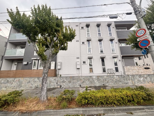 Sansevieria　夏原の外観