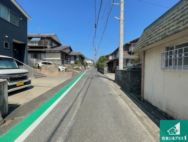 ★1(土)2(日)現地見学可能！★大津市南志賀　新築一戸建ての前面道路含む現地写真|周辺は落ち着いた街並みの住宅地！子育てがしやすい住環境です！まだ未完成ですが、現地でしかわからない事もございます。是非一度ご覧ください。