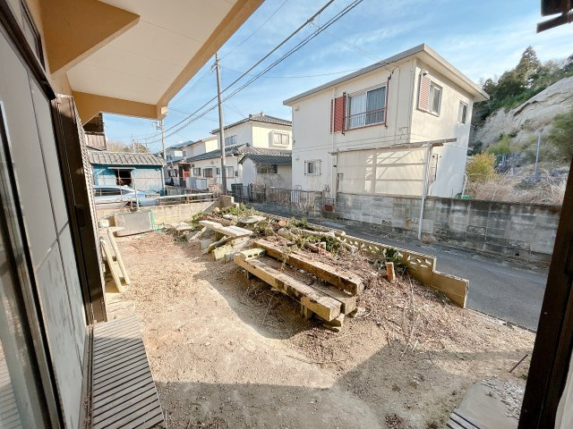 いわき市四倉町中古住宅　リフォーム中 陽当たり良好！3方向角地4LDK　不動産プラスの庭|お庭の写真です。南側にあるので日向ぼっこをするのも気持ちよさそうです。樹木等を処分し整地いたします。自分好みのお庭を作るのも楽しそうですね。