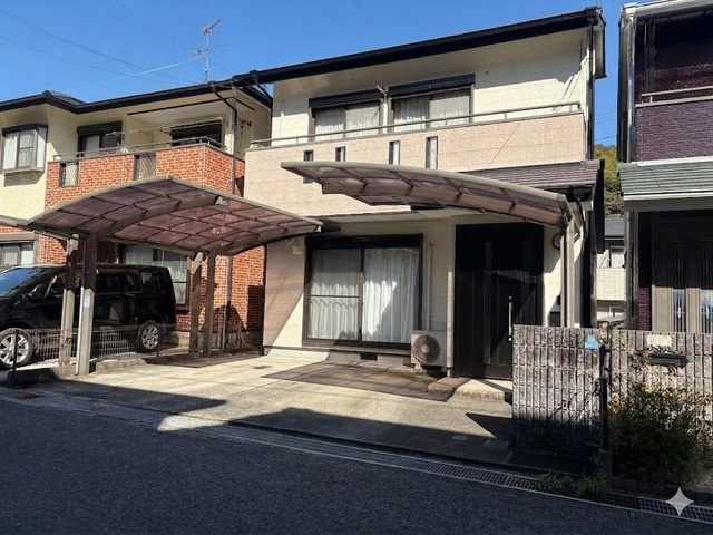 【令和2年リフォーム済み】高知市針木南　中古一戸建ての外観|並列駐車2台可能！前面道路も広く入出庫スムーズ！