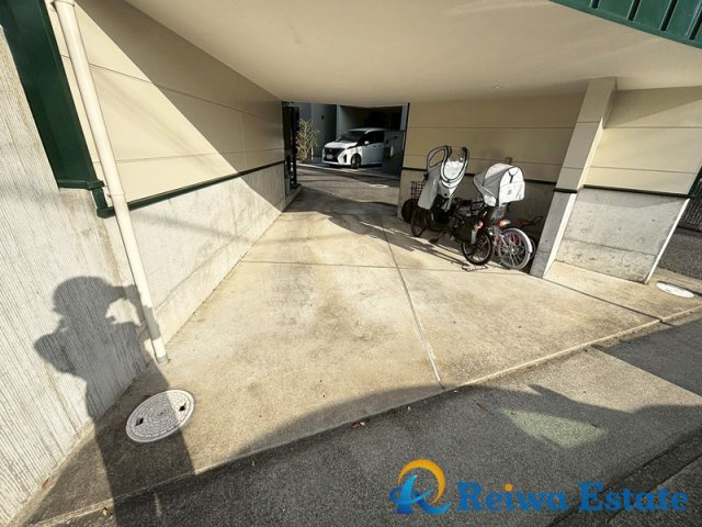 中古戸建　茅ヶ崎市本村4丁目の駐車場