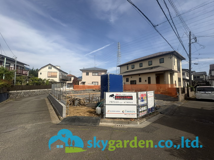 茅ヶ崎市松風台　新築戸建　全1棟の前面道路含む現地写真