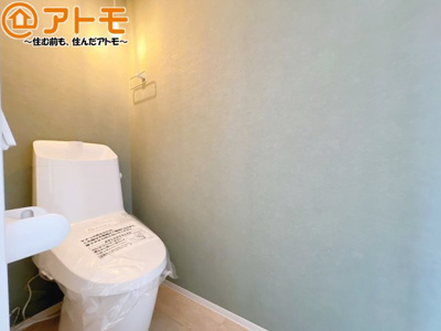 【トイレ】 | 葵区沓谷一丁目　新築戸建　全1棟 | 年代を問わず使いやすい洗浄機能付きのトイレ♪肌への負担をも減らせるのでお子様の敏感なお肌も安心！