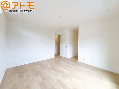 【寝室】 | 葵区沓谷一丁目　新築戸建　全1棟 | 収納スペースもしっかり確保したお部屋は、収納家具の数も減らせるのでお部屋を広く使えます！