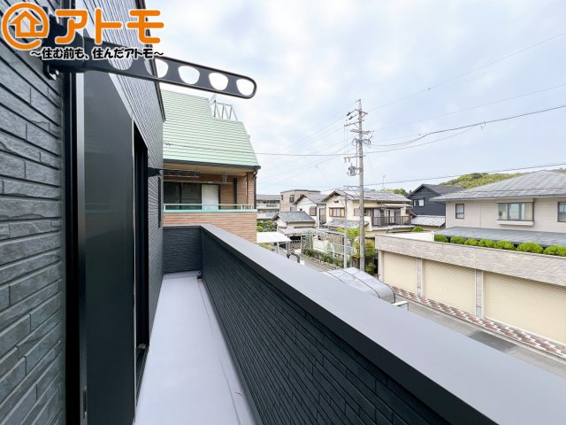 【バルコニー】 | 葵区沓谷一丁目　新築戸建　全1棟 | 陽当りの良いバルコニーはお洗濯物はもちろんお布団もふかふかになります♪