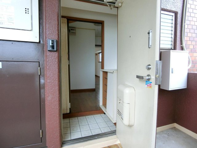 愛梨ビルⅡ【キャッシュバック対象】の玄関|ゆったりとした玄関です
