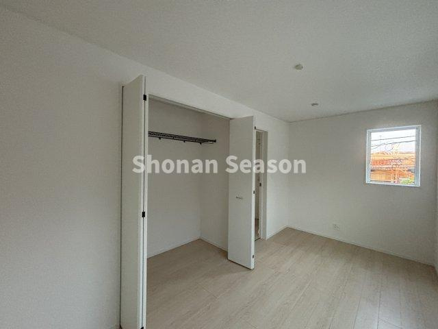 【洋室】 | 全室収納付きで、各部屋に荷物をスッキリ片付けられます☆