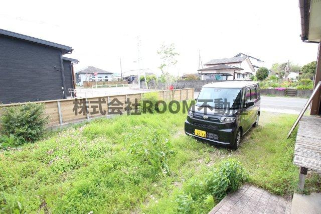 松田貸家の駐車場|駐車スペースもあります