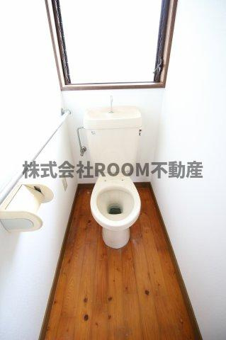 松田貸家のトイレ|清潔感のあるトイレです