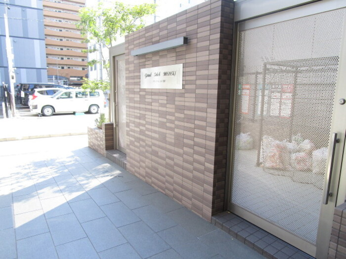 グランドソレイユ名駅のエントランス