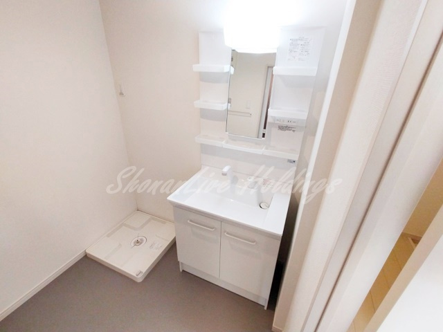 鎌倉市大町３丁目のアパートの洗面所|シャワー付き洗面台♪