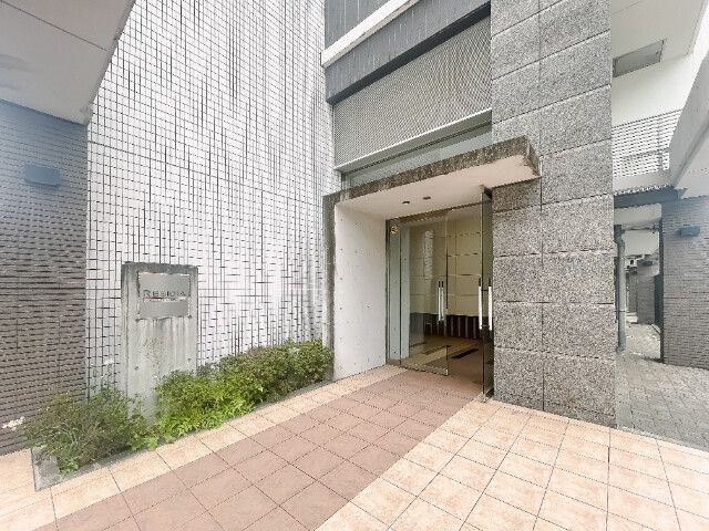 レジディア新横浜のエントランス