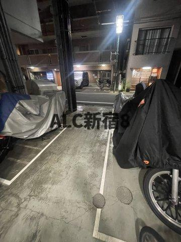 エクセリア渋谷富ヶ谷の駐車場