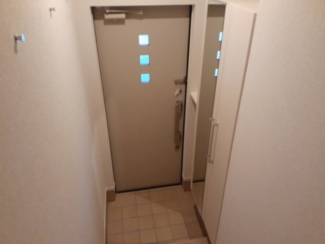 ジュジュヴェの玄関