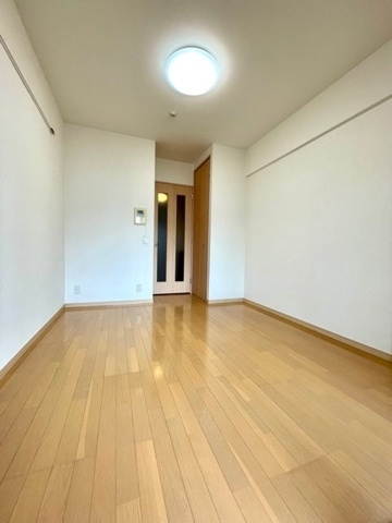 新品家具付きマンション亀沢9(KaGood東京)の居間・リビング