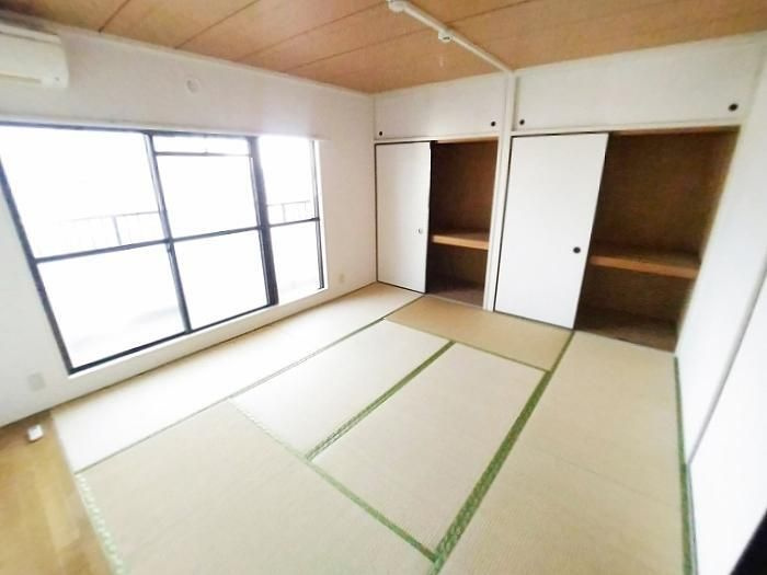 山本マンションの和室