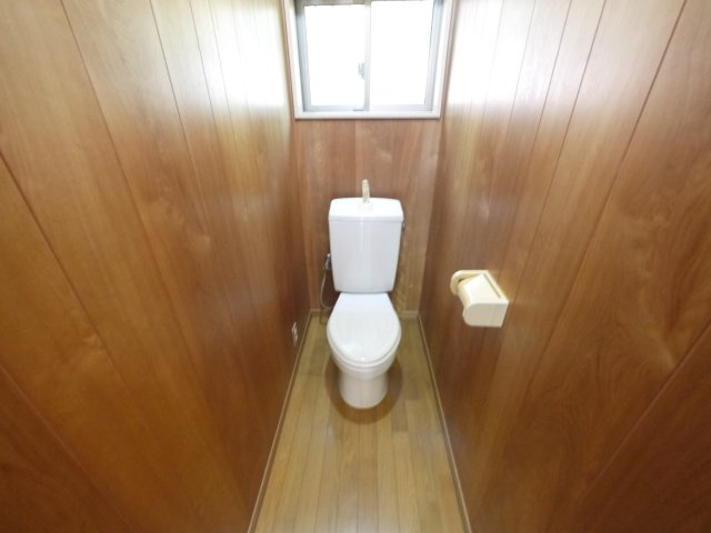 山武郡九十九里町真亀　中古戸建のトイレ|敷地約300坪 ダイワハウス施工軽量鉄骨6SLDK+別棟４K平屋+トレーラーハウス 海まで徒歩約6分