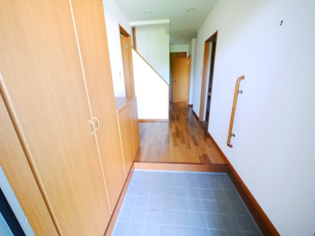 山武郡九十九里町真亀　中古戸建の玄関|敷地約300坪 ダイワハウス施工軽量鉄骨6SLDK+別棟４K平屋+トレーラーハウス 海まで徒歩約6分