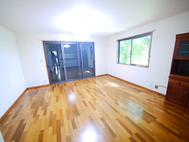 山武郡九十九里町真亀　中古戸建の居間・リビング|敷地約300坪 ダイワハウス施工軽量鉄骨6SLDK+別棟４K平屋+トレーラーハウス 海まで徒歩約6分