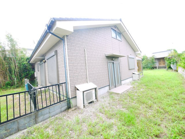 山武郡九十九里町真亀　中古戸建の庭|敷地約300坪 ダイワハウス施工軽量鉄骨6SLDK+別棟４K平屋+トレーラーハウス 海まで徒歩約6分