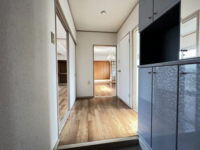 西町ハイツの玄関