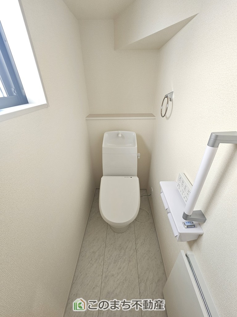 LiveleGarden.S第1栃木都賀町平川のトイレ|小窓から換気ができて清潔なトイレスペース☆