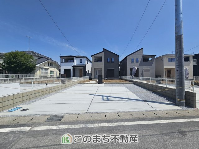 LiveleGarden.S第1栃木都賀町平川の駐車場|2台並列駐車が可能です。
洗車も出来る余裕のあるスペースには、もちろん自転車の駐輪も可能！
夏にはビニールプールを広げて、お子様と楽しむのも良いですね♪