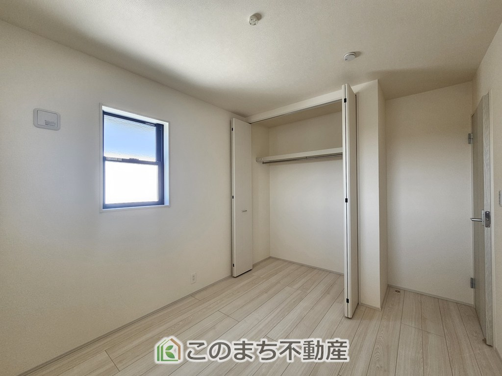LiveleGarden.S第1栃木都賀町平川の内装|手すり付きで小さなお子様にも安心の階段スペースです☆