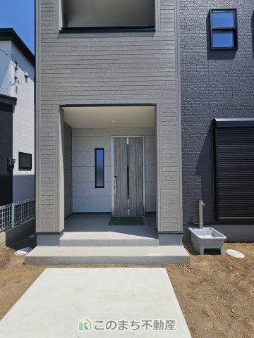 LiveleGarden.S第1栃木都賀町平川の外観|お車を並列で2台駐車可能です(車種によります)。