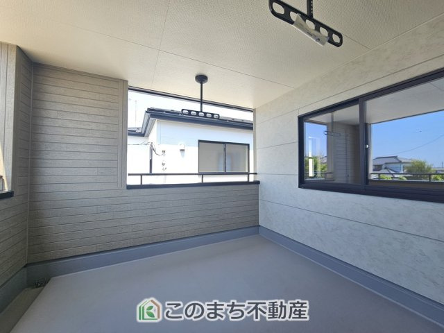 LiveleGarden.S第1栃木都賀町平川のバルコニー|南向きの大型バルコニーは陽当り良好で、たっぷりのお洗濯物もよく乾きます！
さらにインナーバルコニーなので雨の日でも安心してお出かけできますね♪