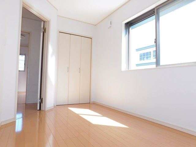 名古屋市中川区東春田２丁目の中古一戸建の洋室|◇洋室◇　　南面で明るい洋室５．０帖　全居室収納完備！