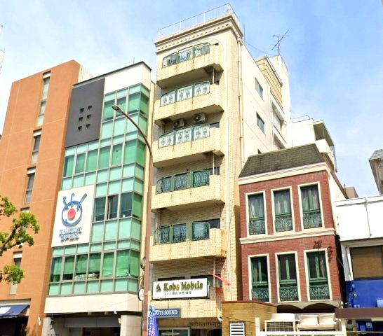 栄信ビルの外観|JR線【神戸】徒歩5分
神戸高速東西線【西元町】徒歩8分
神戸市西神・山手線【大倉山】徒歩9分

