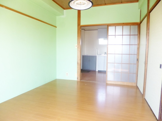池田コーポの洋室|窓からのアングルです☆