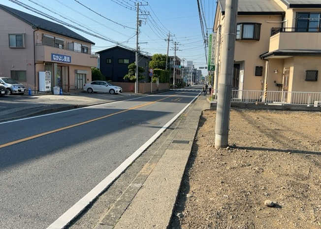 【外観】 | 隣家の土地はどうなっているのか、生活利便施設が近くにあるのか、学校まで近いかなど、お客様のライフスタイルにあわせたイメージが重要です。また、近くにあると困る施設が近くにないかも確認するといいでしょう。