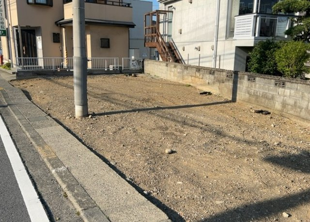 【外観】 | 土地購入を検討されている場合、境界杭がない状態で購入してしまうと境界確定測量をする必要があり、費用がかかります。購入の前に、売主、隣土地所有者立ち合いのもと境界を確定し境界杭を設置するのがベストです。