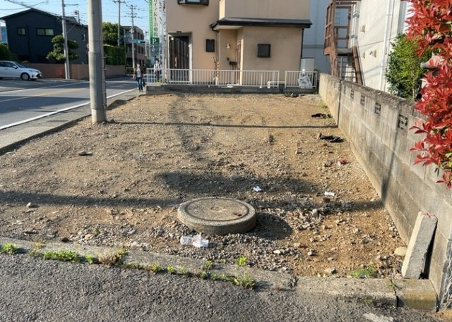 【外観】 | 家を建てる前提で土地を探している場合、地盤の丈夫さは譲れない条件の一つです。地盤が脆弱だと追加工事が必要となります。また、過去に地盤沈下や液状化現象を起こした土地は、できるだけ避けた方がいいでしょう。