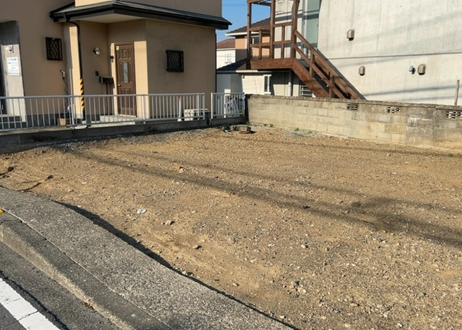 【外観】 | 人が暮らすうえで日光は大切な要素となります。日当たりの良さは譲れないポイントですね。併せて近くに大きな建築物の建築予定がないか、あるいはそれが可能な土地が近くにないか事前に確認することもお勧めします。
