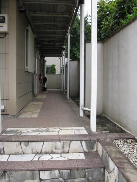 プライムコート鷹の台のエントランス