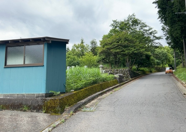 【外観】 | 物件の詳細については、現地を見てわかること以外に、役所や法務局などで調べないとわからないことがあります。そのため、現地に行く場合は、もしこの物件を買ったらどのような生活ができるかをイメージしましょう。