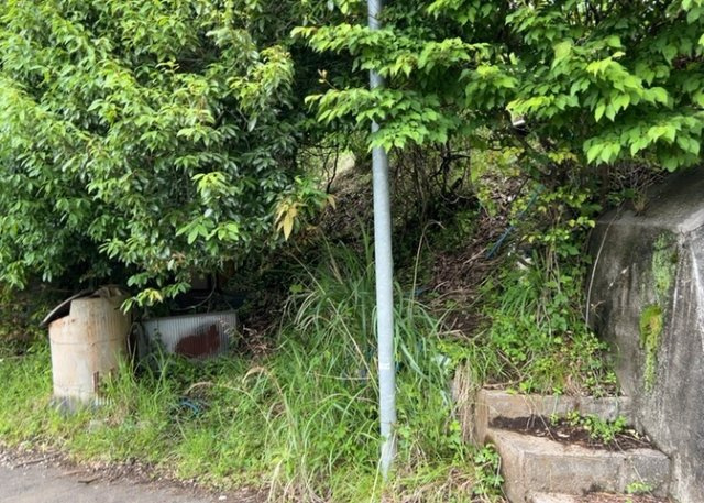 【外観】 | 土地購入を検討されている場合、境界杭がない状態で購入してしまうと境界確定測量をする必要があり、費用がかかります。購入の前に、売主、隣土地所有者立ち合いのもと境界を確定し境界杭を設置するのがベストです。