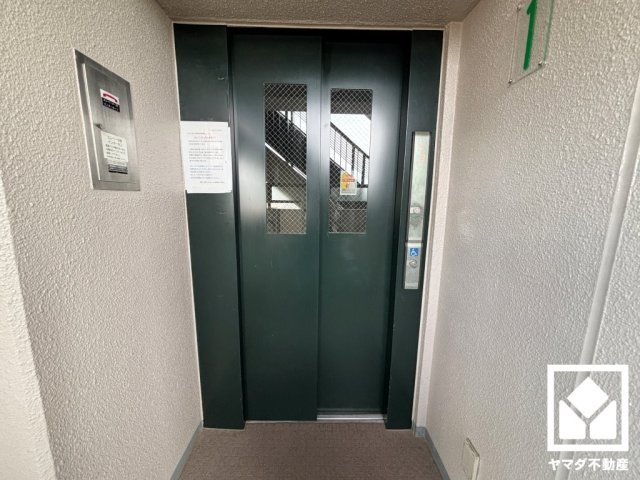 武庫川公園レックスマンションのその他共用部分|スムーズな移動を叶えるエレベーター。忙しい朝も快適に、ストレスフリーな暮らしをサポート。