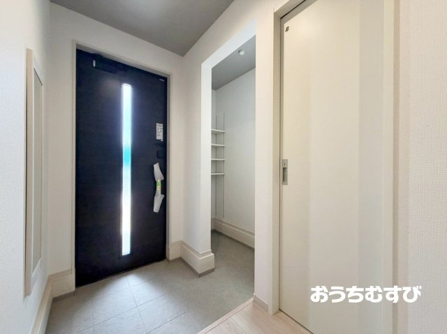 春日井市下条町3期(全2棟)の玄関