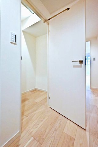 ライオンズガーデン東武練馬壱番館の玄関|ライオンズガーデン東武練馬壱番館：玄関・廊下には納戸も付いております！